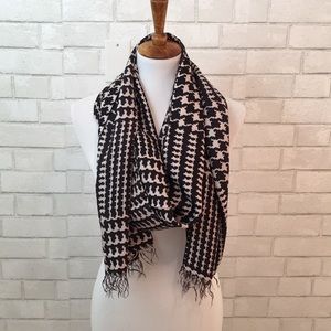 Geo scarf